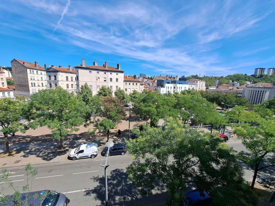 Le Valmy: Lumineux Au Pied Du Metro Apartment *