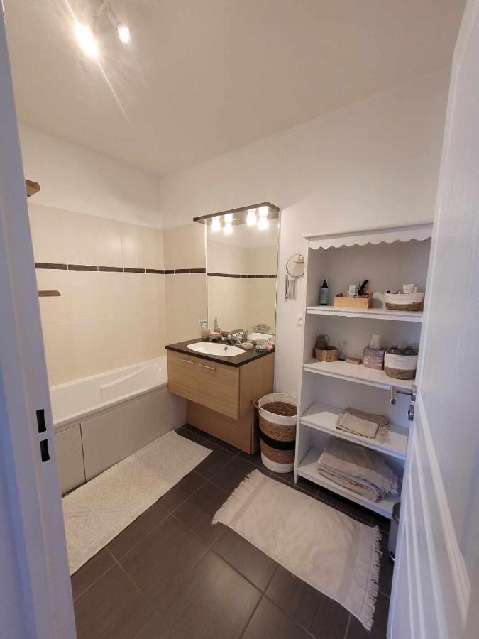 Gerland T2 Standing - Balcon - Parking Prive Souterrain *