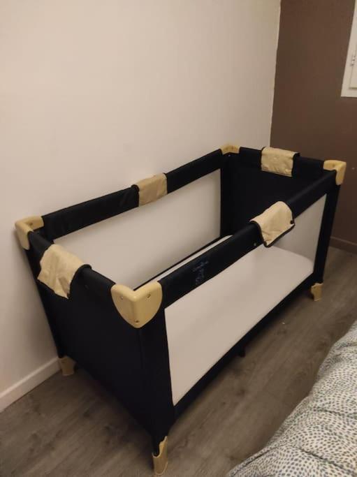 & Cosy, Charcot- Wifi - Lave Linge - Balcon - Parking Apartment *
