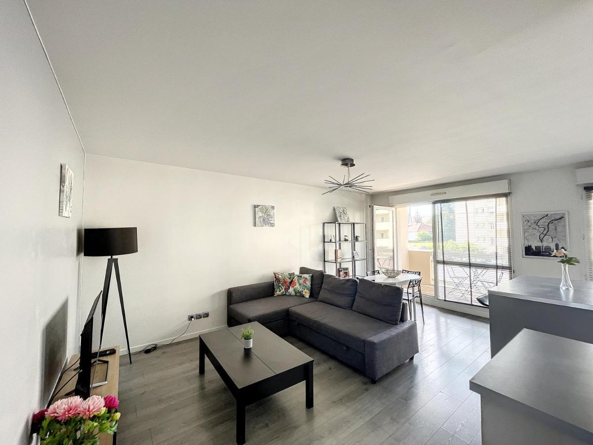 & Cosy, Charcot- Wifi - Lave Linge - Balcon - Parking Apartment *