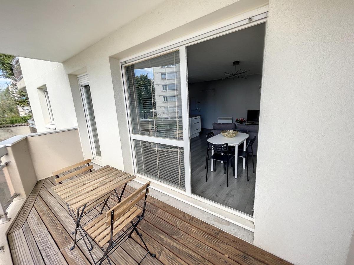 & Cosy, Charcot- Wifi - Lave Linge - Balcon - Parking Lyon
