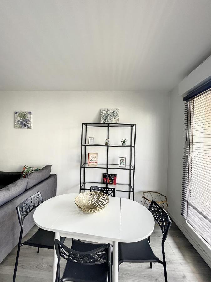 & Cosy, Charcot- Wifi - Lave Linge - Balcon - Parking Lyon