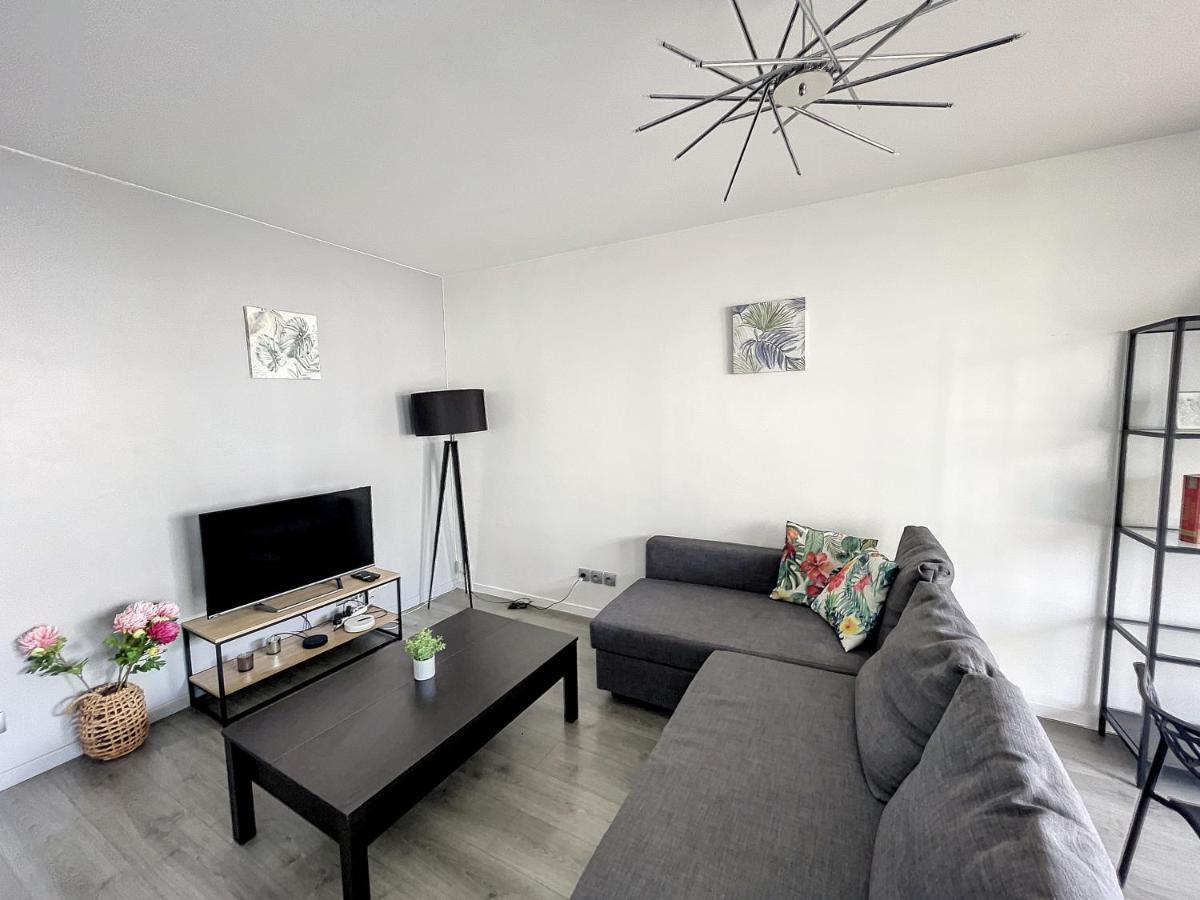 & Cosy, Charcot- Wifi - Lave Linge - Balcon - Parking *