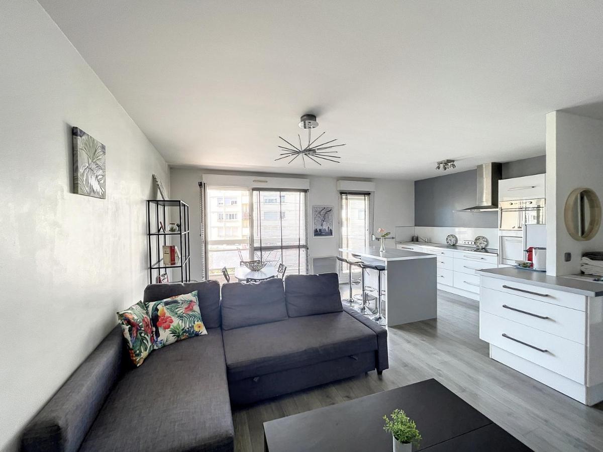 Apartment & Cosy, Charcot- Wifi - Lave Linge - Balcon - Parking Lyon