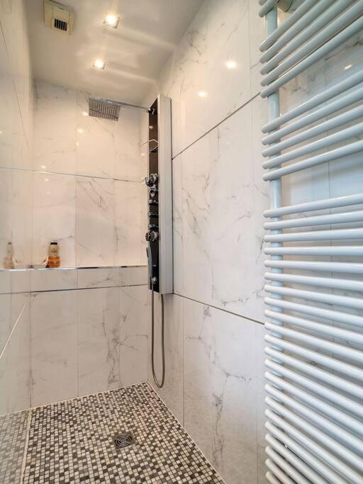 Oasis Urbaine A - Jardin& Jacuzzi Villa