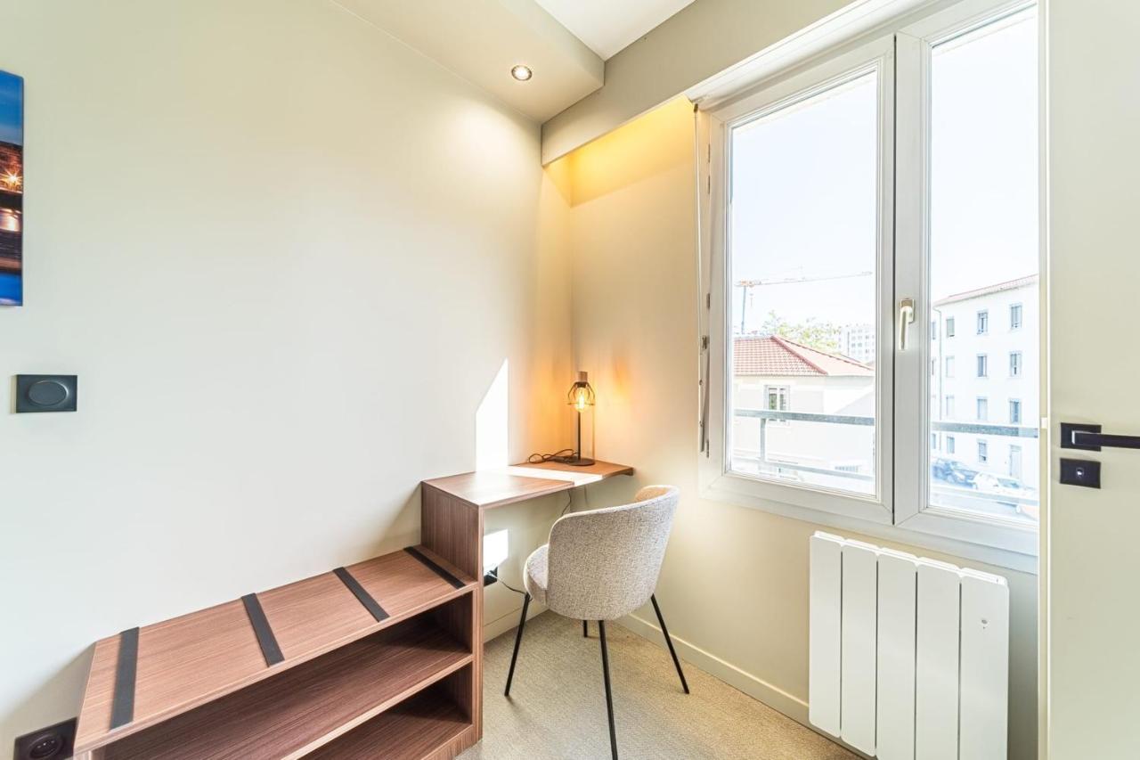 Escape In The Heart Of 4 People With Balcony Part-dieu * Lyon