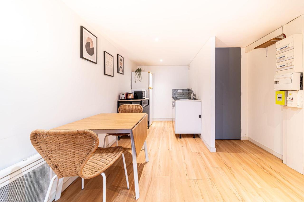Charming Pied-a-terre For 4 People In The Brotteaux Part Dieu Area Appartement *