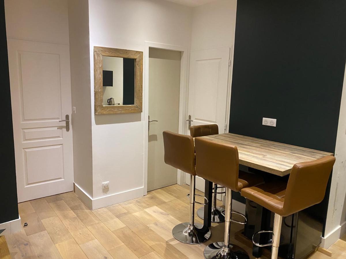 Totalement Renove En Plein Centre-ville Devant La Prefecture De Lyon