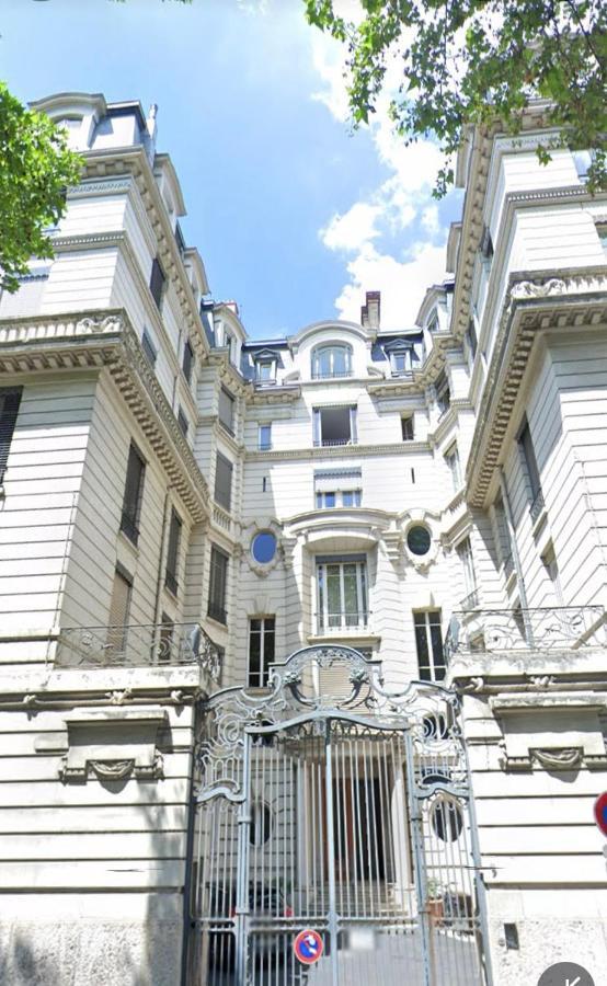 Totalement Renove En Plein Centre-ville Devant La Prefecture De