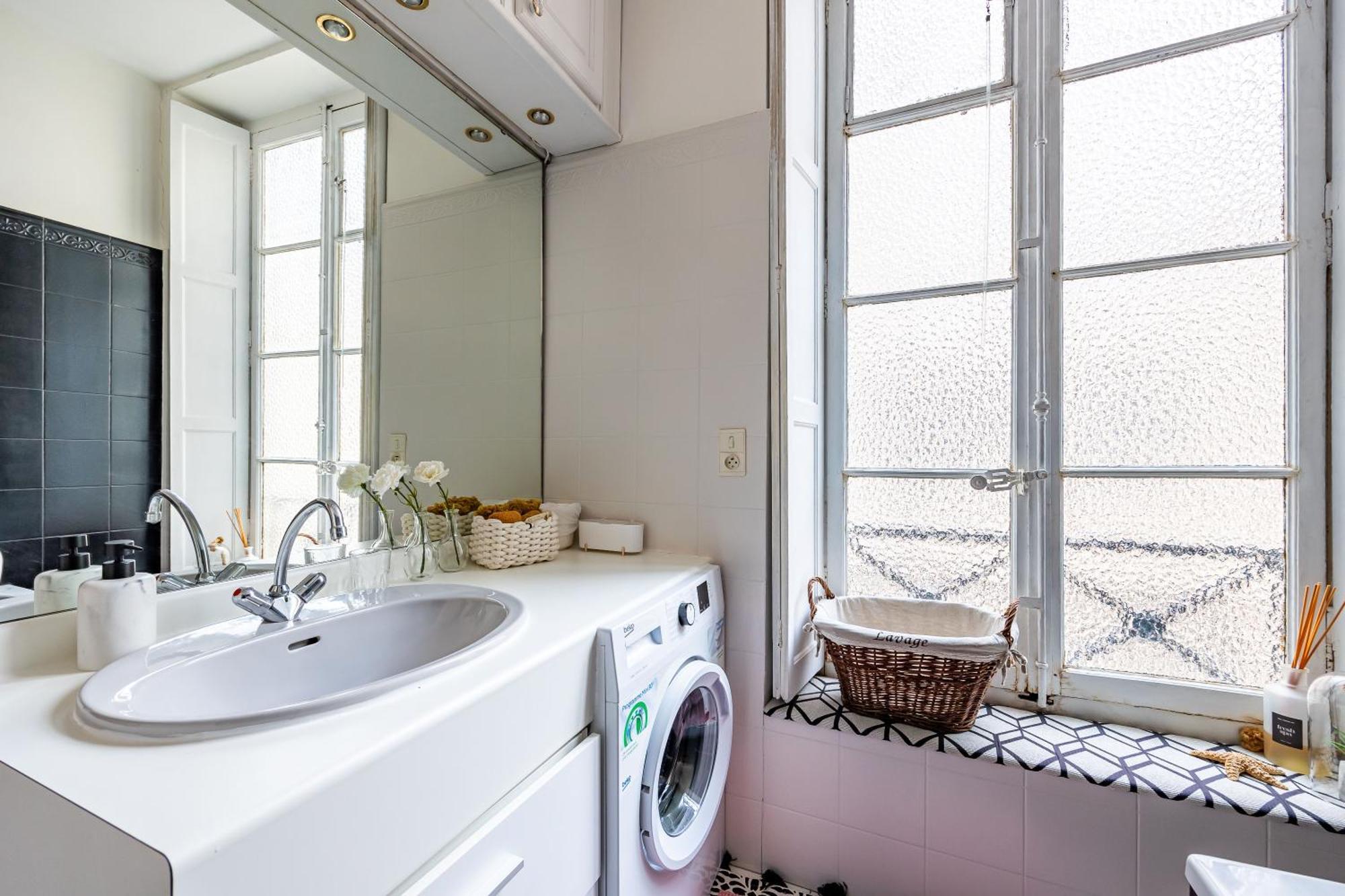 Haussmannien D'artiste, Exception, Quai De Saone Balcon+parking Apartment *