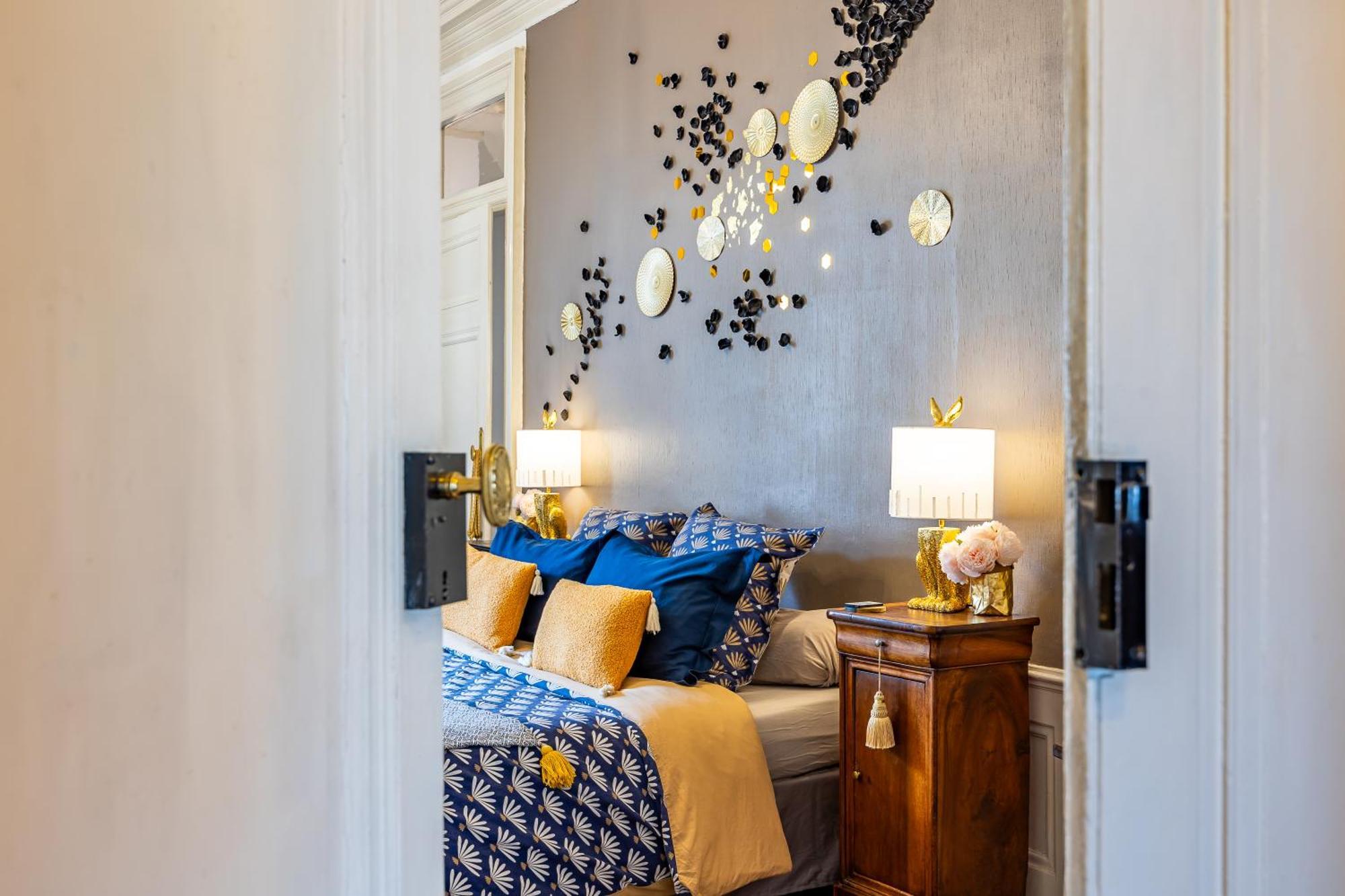 Haussmannien D'artiste, Exception, Quai De Saone Balcon+parking *
