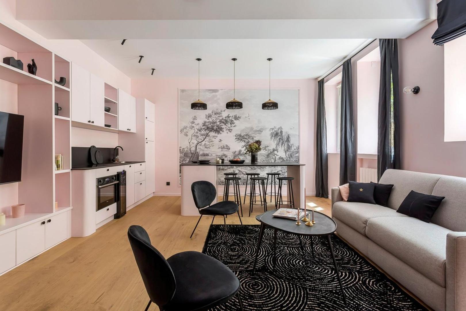 Overlooking Fourviere Balcony Apartment *
