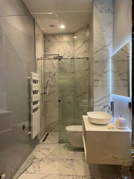 Apartment Stunning In The Center Of ! *