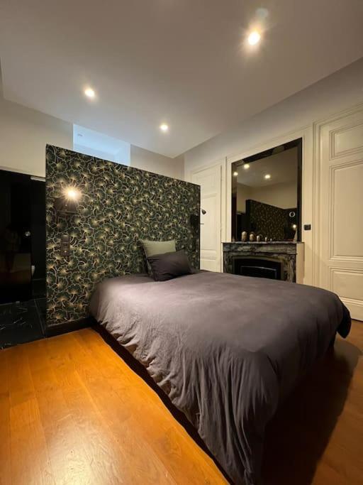 Stunning In The Center Of ! Apartment