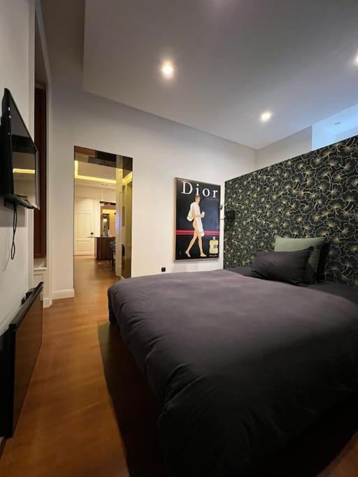 Apartment Stunning In The Center Of ! *