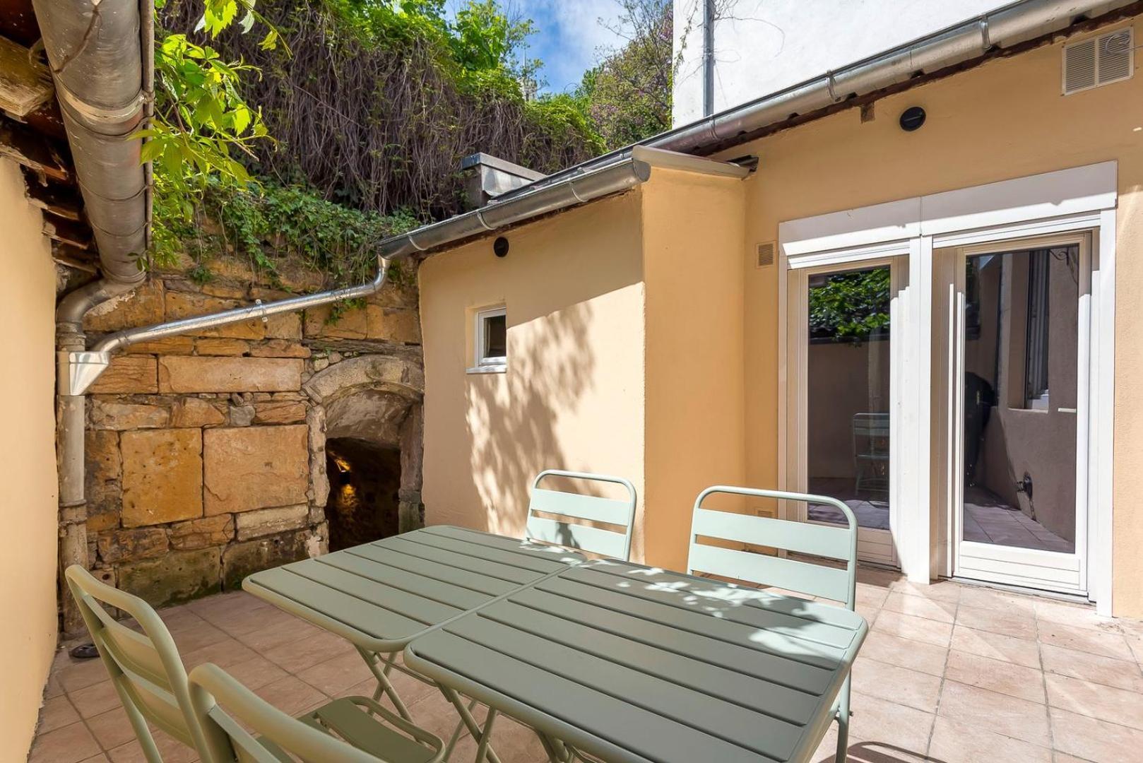 Overlooking Fourviere Balcony Apartment