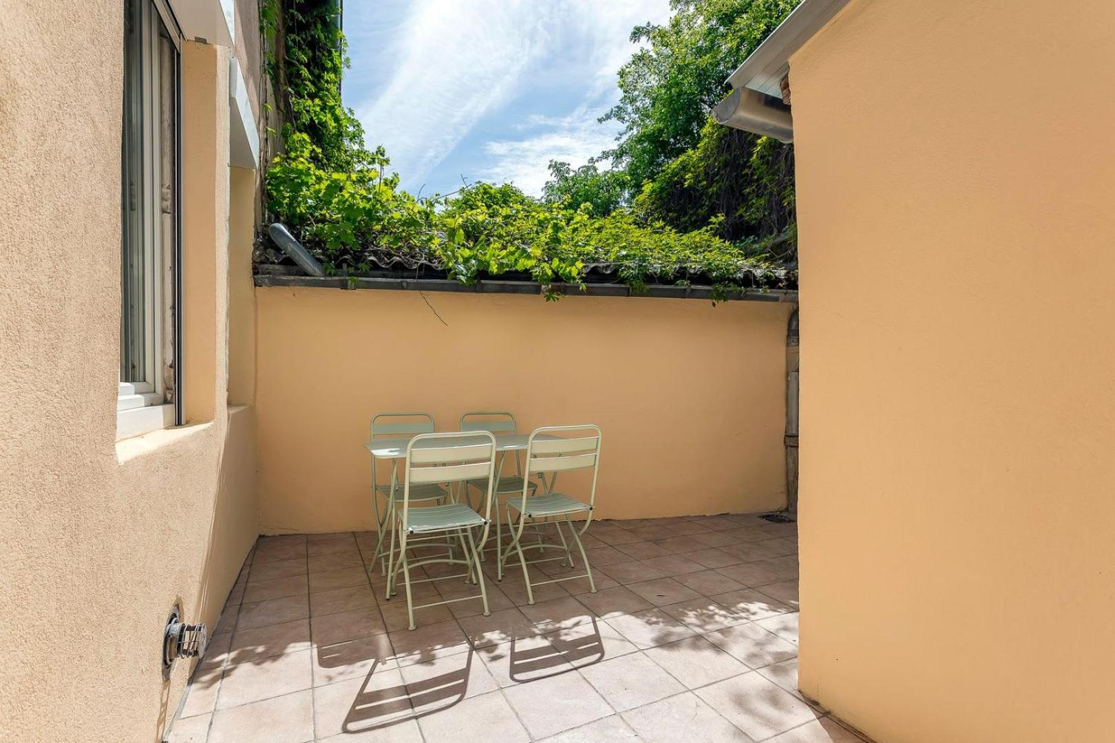 Overlooking Fourviere Balcony Apartment