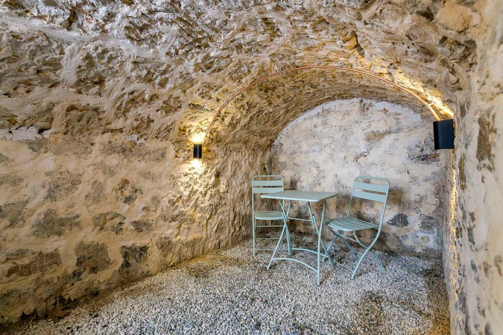 Overlooking Fourviere Balcony Apartment *
