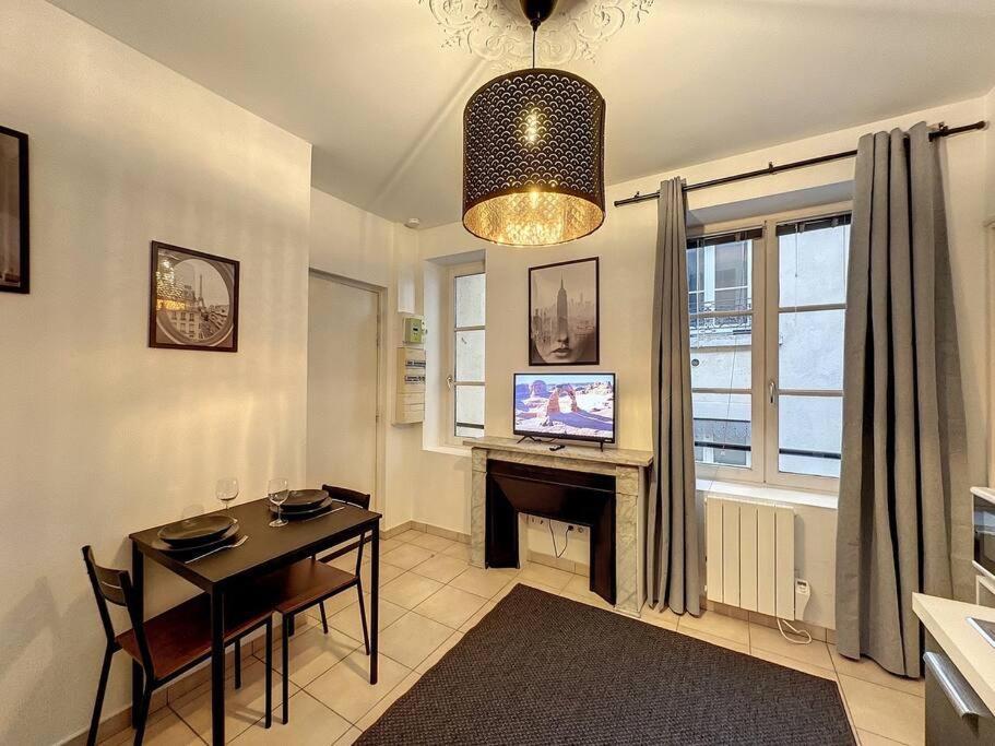 Cosy Appt, Centre Paul Bert 4 Apartment *