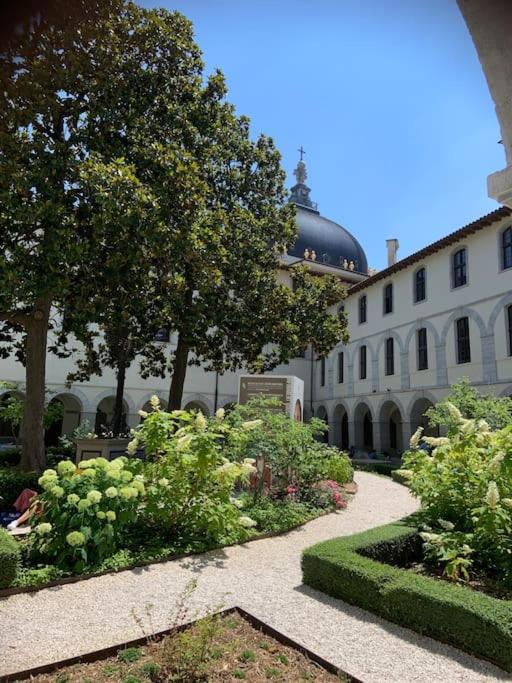 Studio Close Fourviere Very Quiet & Small Terrace Apartment *