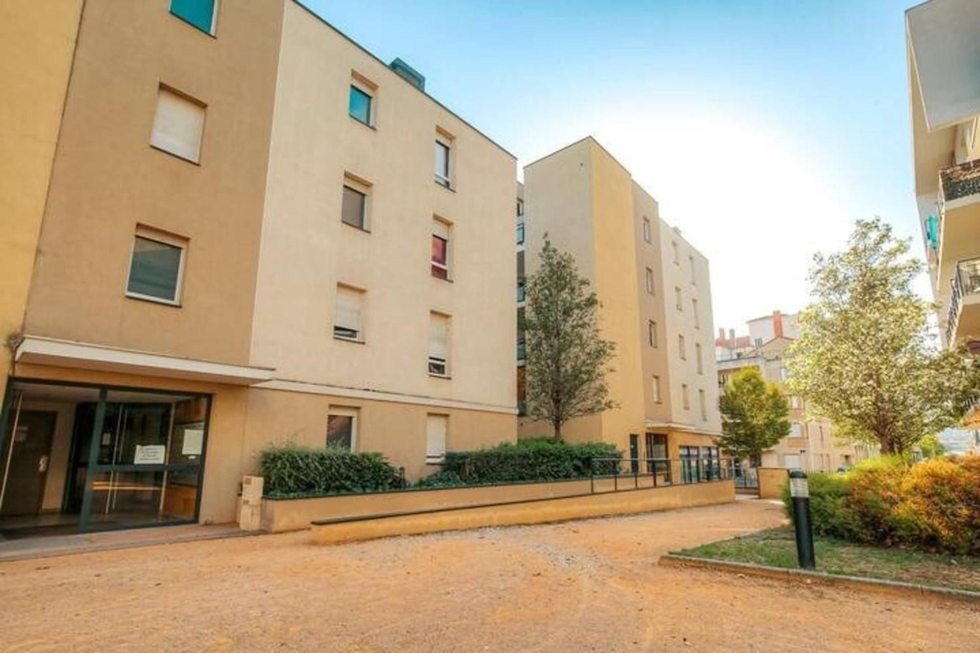 Le Calme Et Cosy Avec Parking Gratuit Apartment Lyon