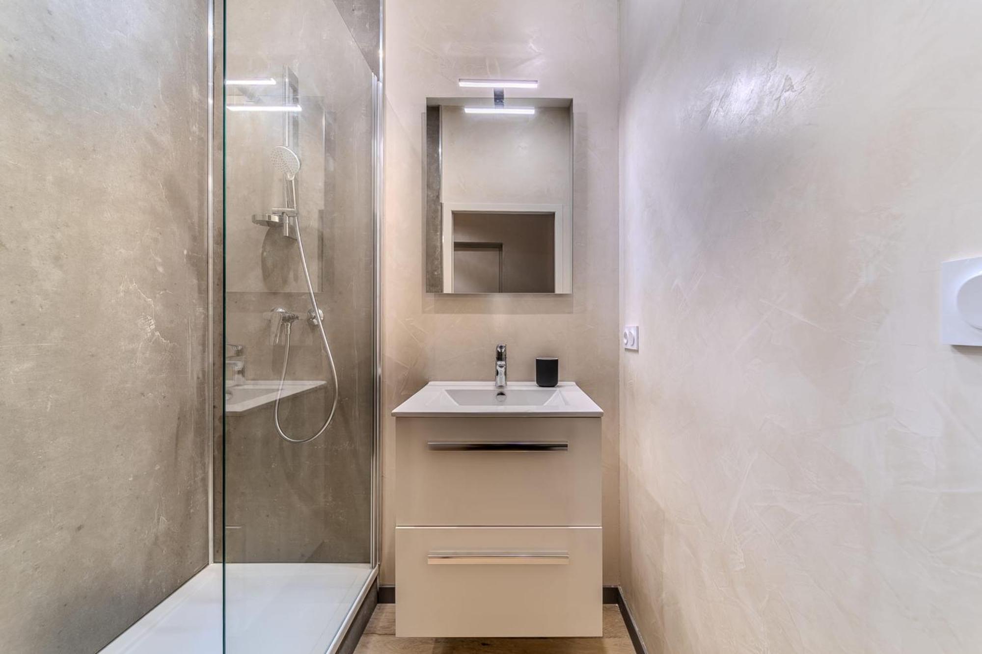 Charming 1-bedroom Across From Halles Paul Bocuse & Part-dieu Lyon