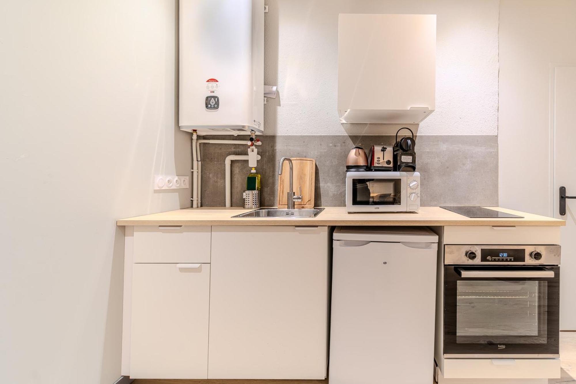 Charming 1-bedroom Across From Halles Paul Bocuse & Part-dieu * Lyon