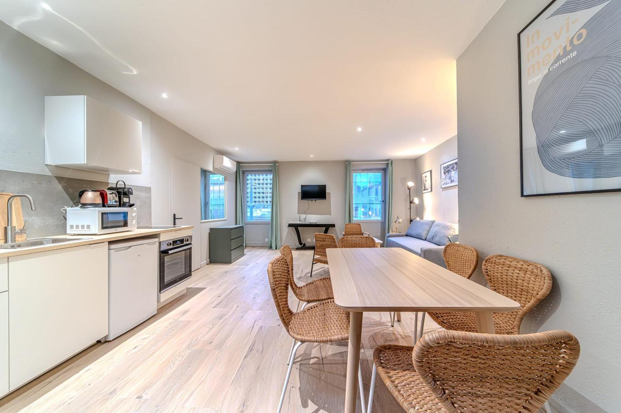 Charming 1-bedroom Across From Halles Paul Bocuse & Part-dieu * Lyon