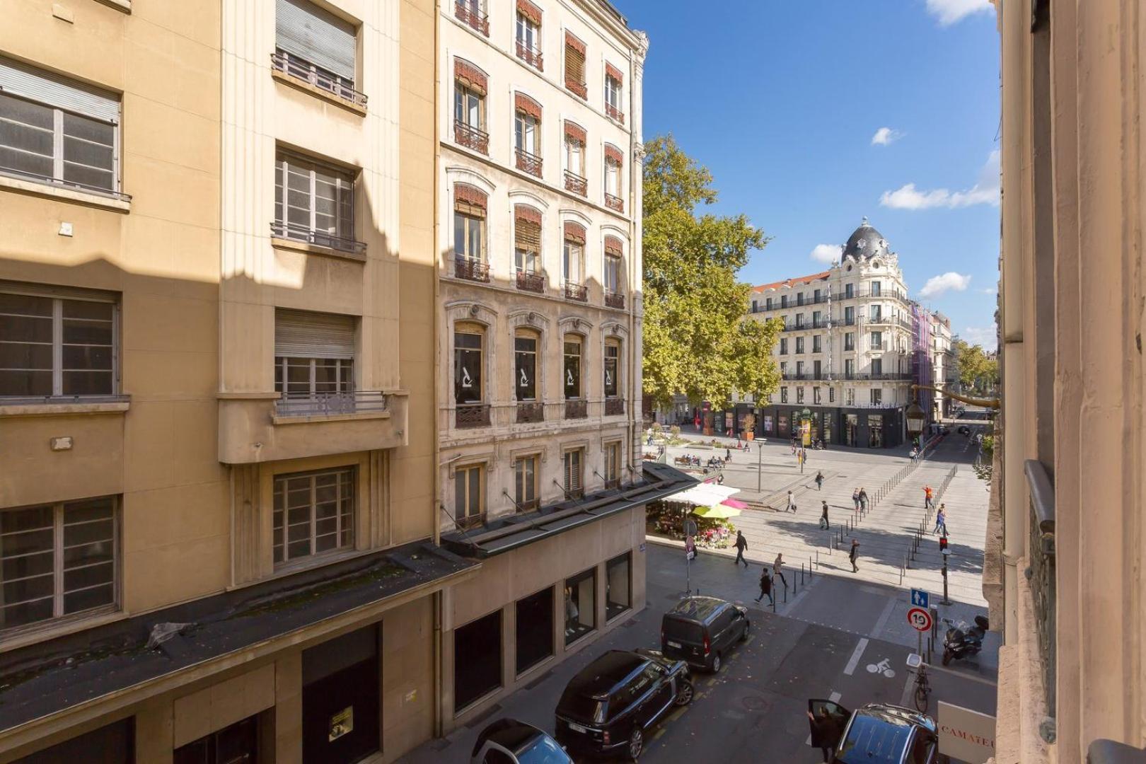 Hallmark - Location T2 - 2 * Lyon