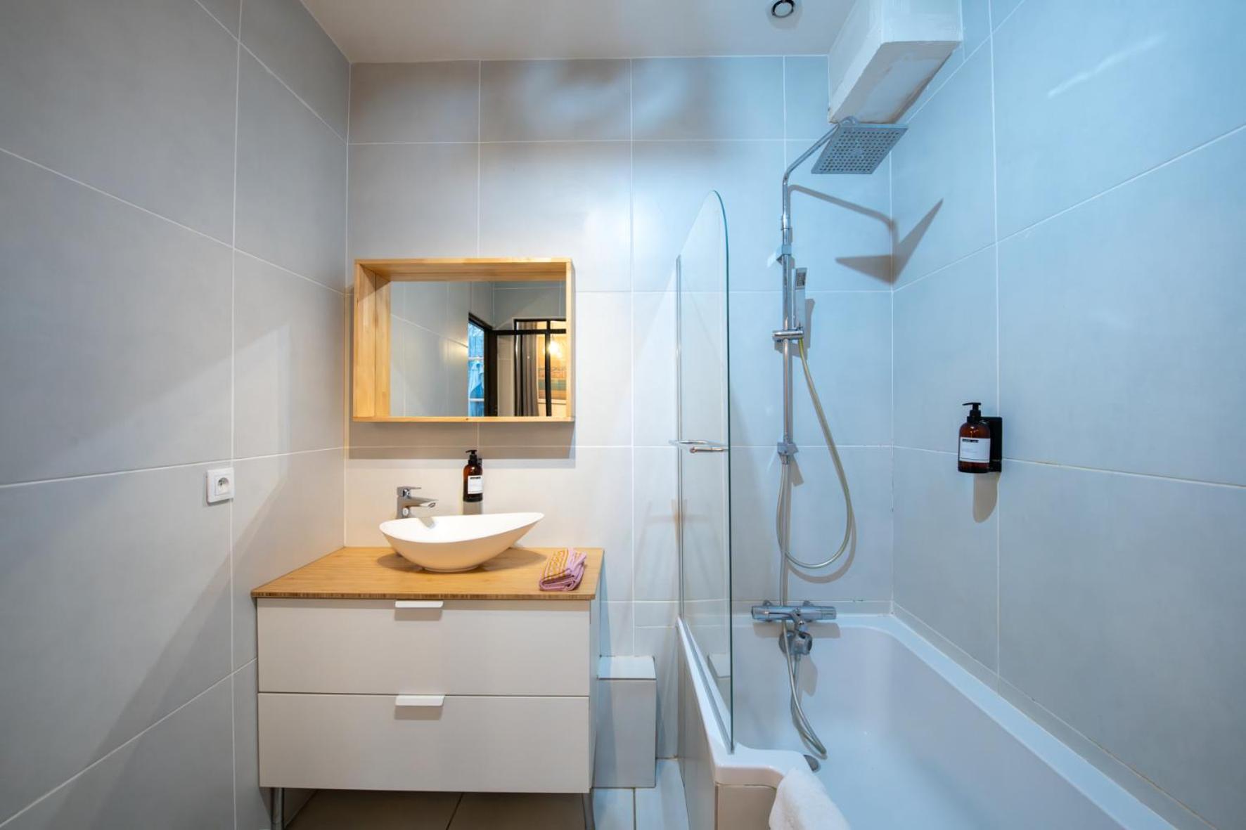 Du Vieux Cosy & Calme - Le Quarantaine Apartment