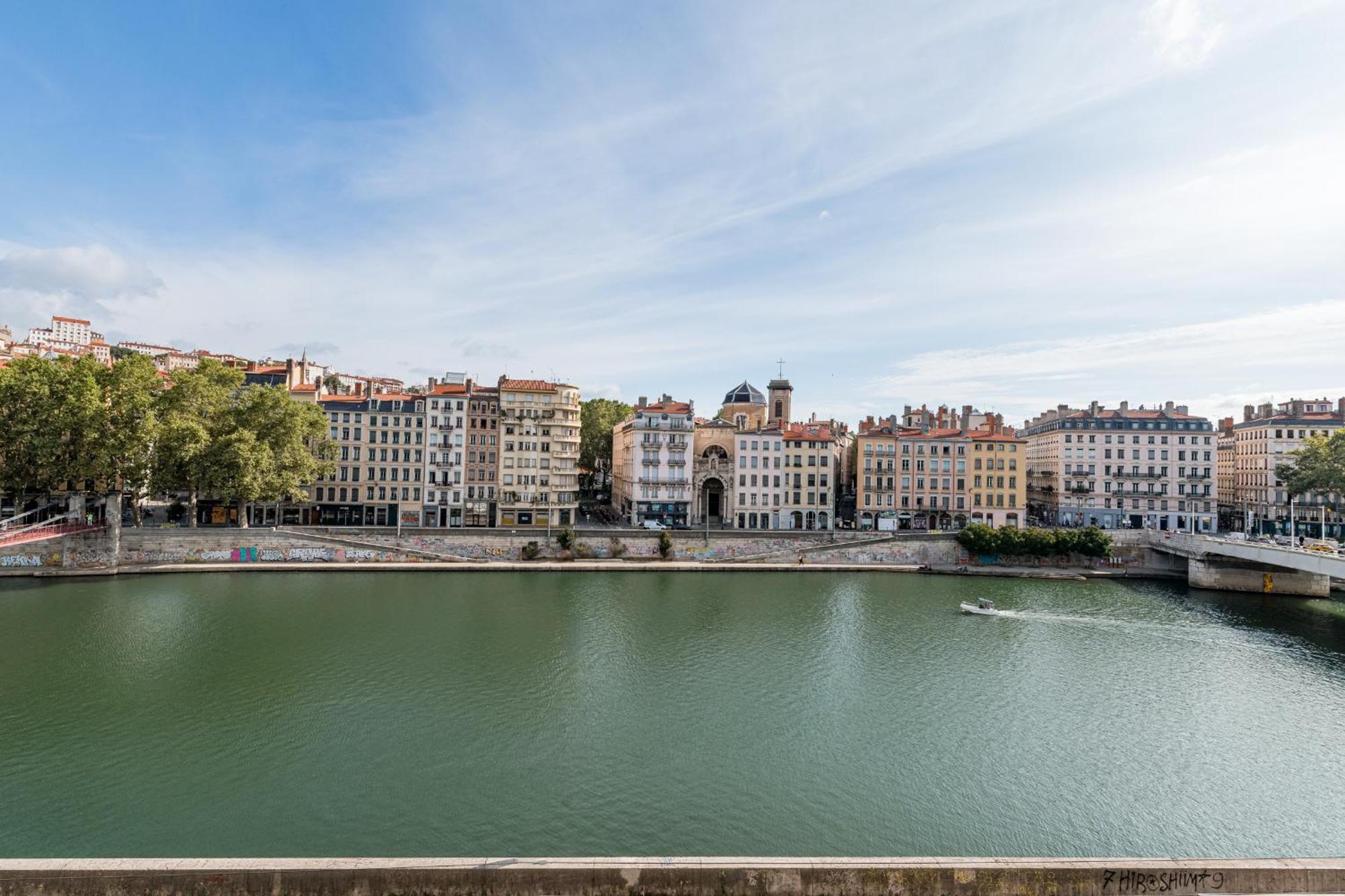 Le Phenix Hotel