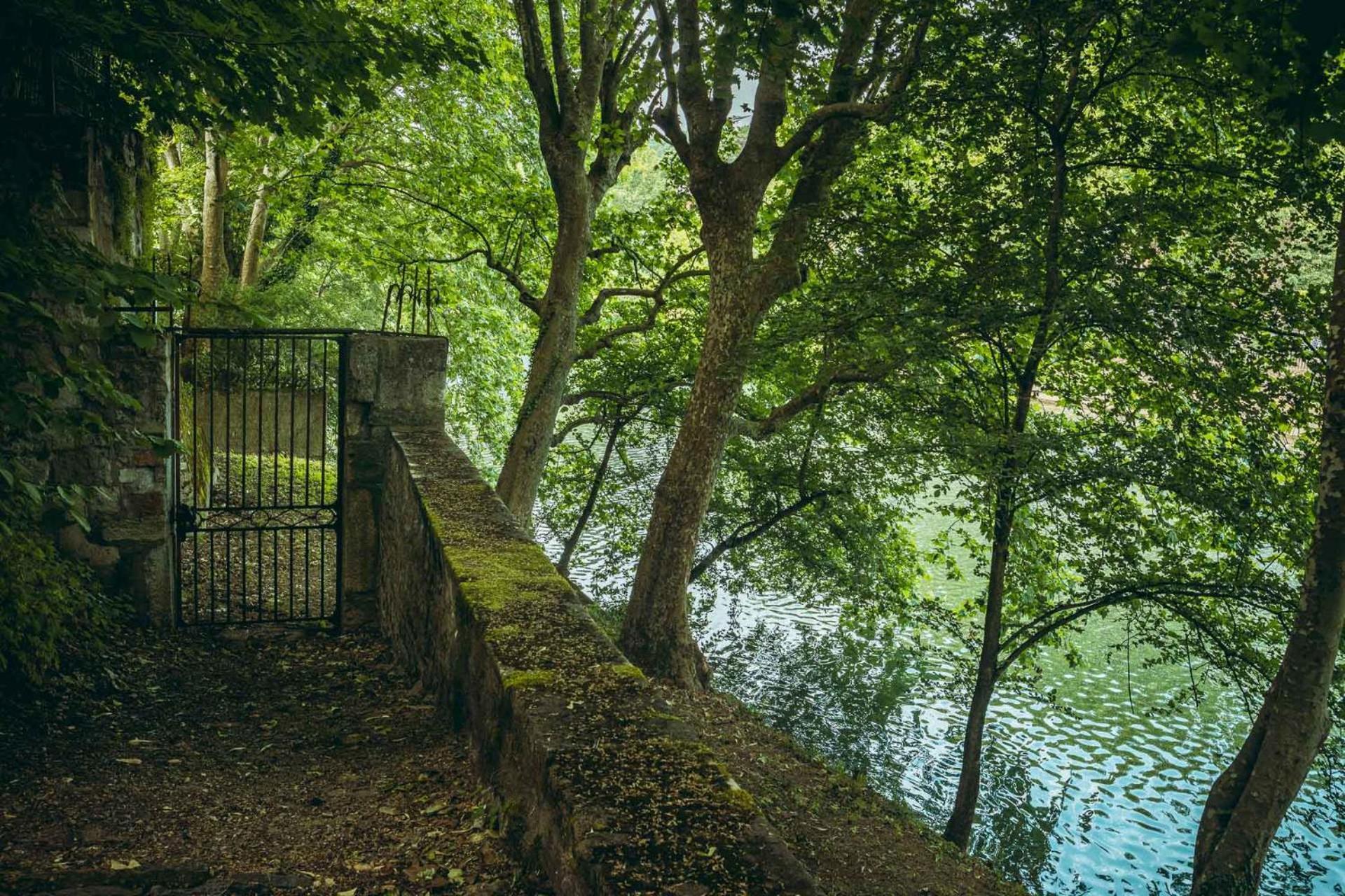 Les De L'ile Barbe * Lyon