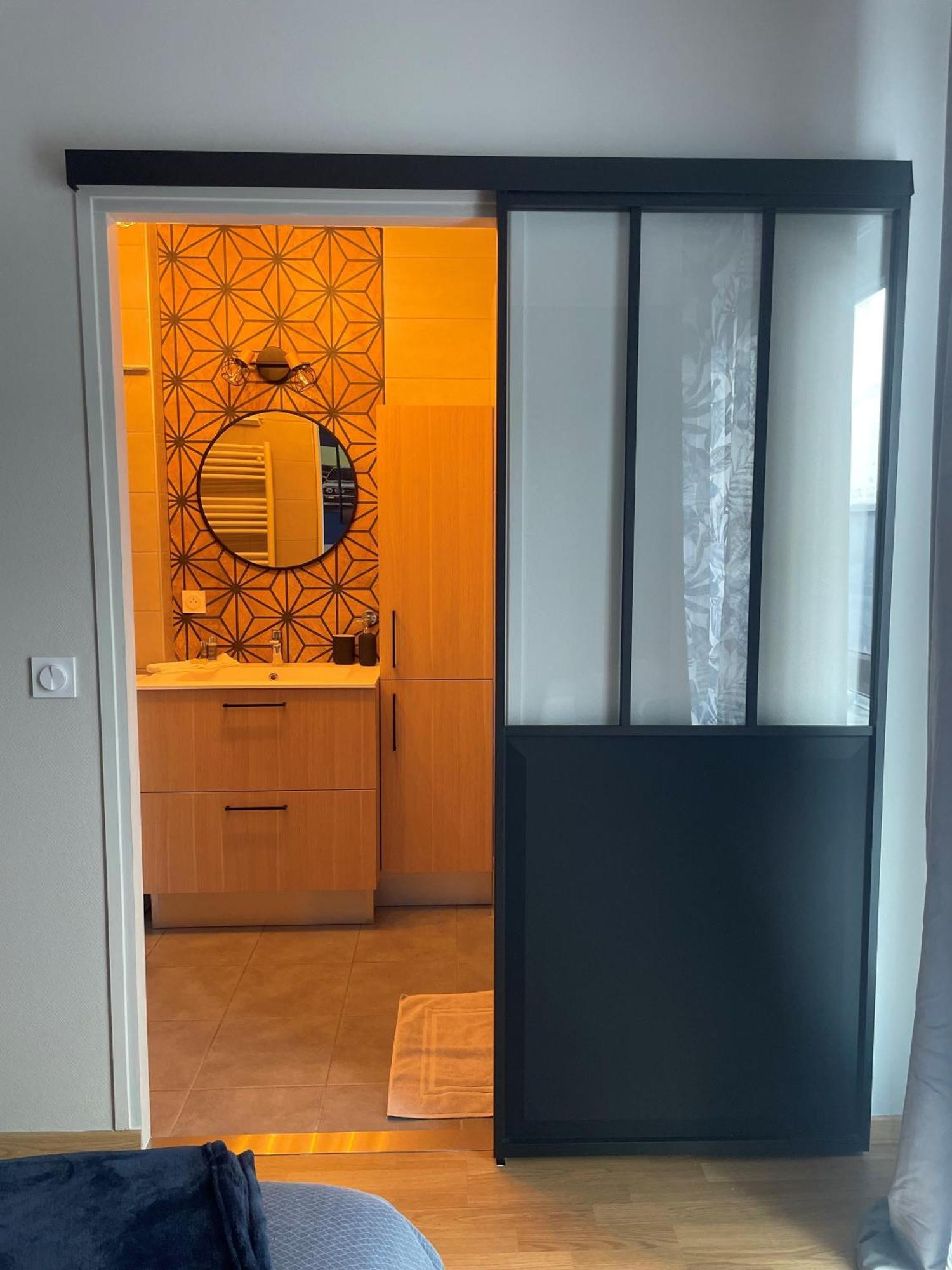 Apartment Elegant 45 M2 6 + Garage. Idealement Situe