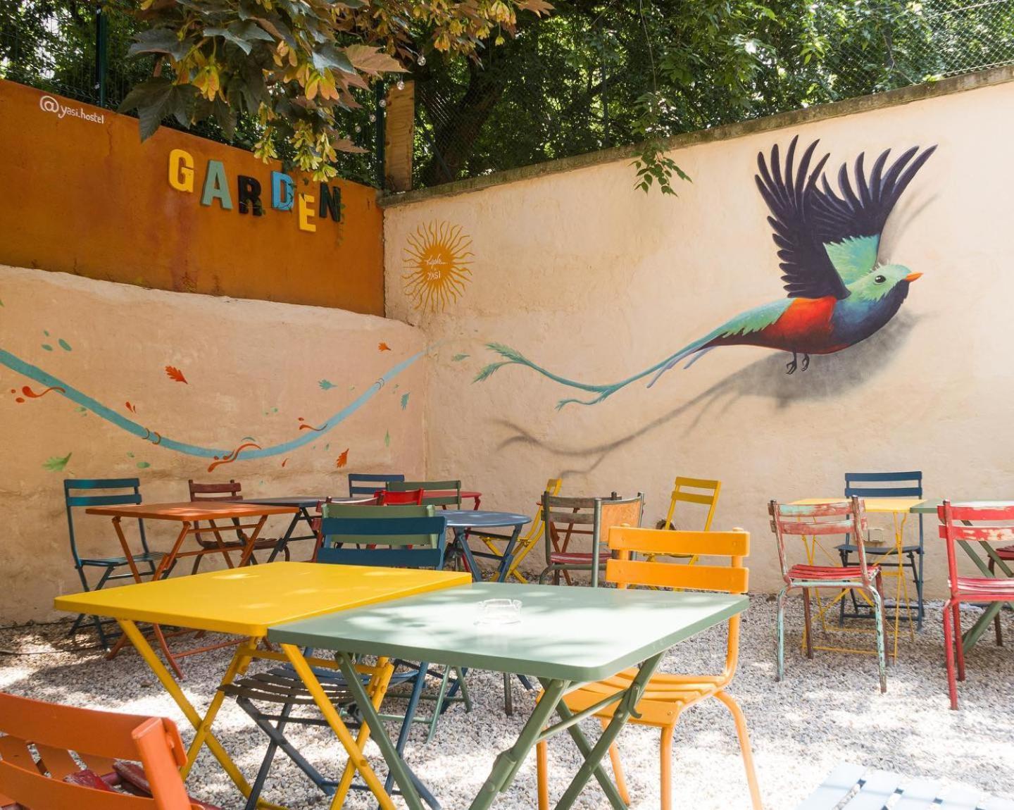 Yasi Hostel