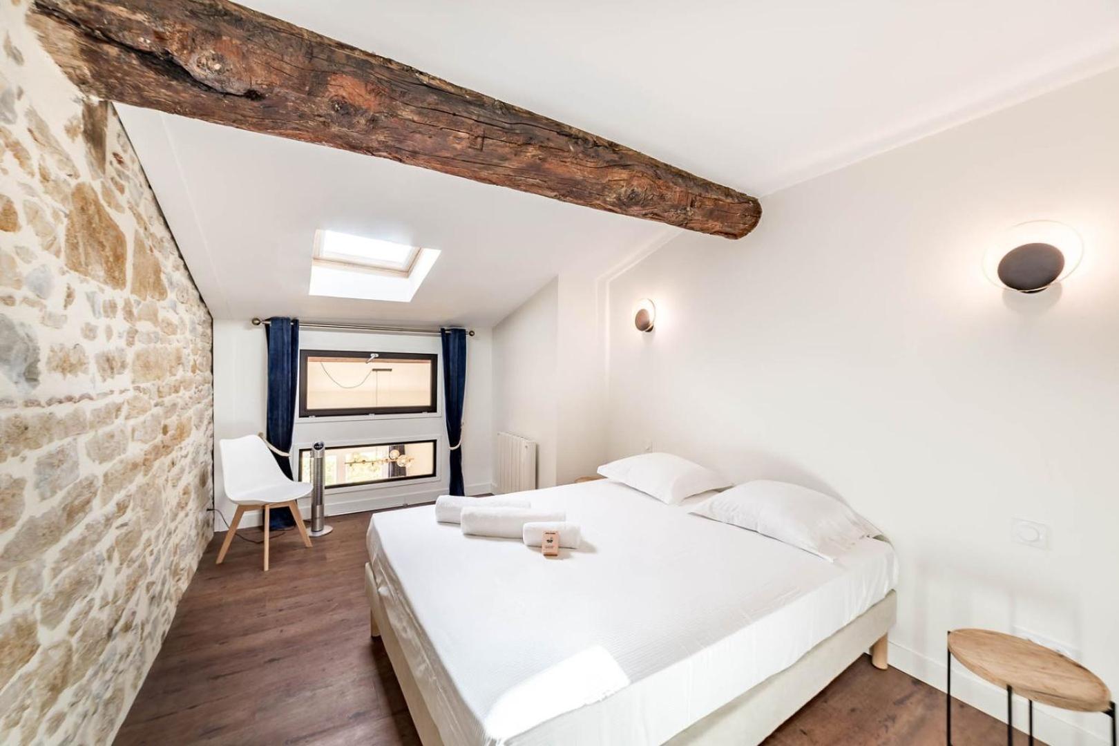 High-end Overlooking The Quays Ail *
