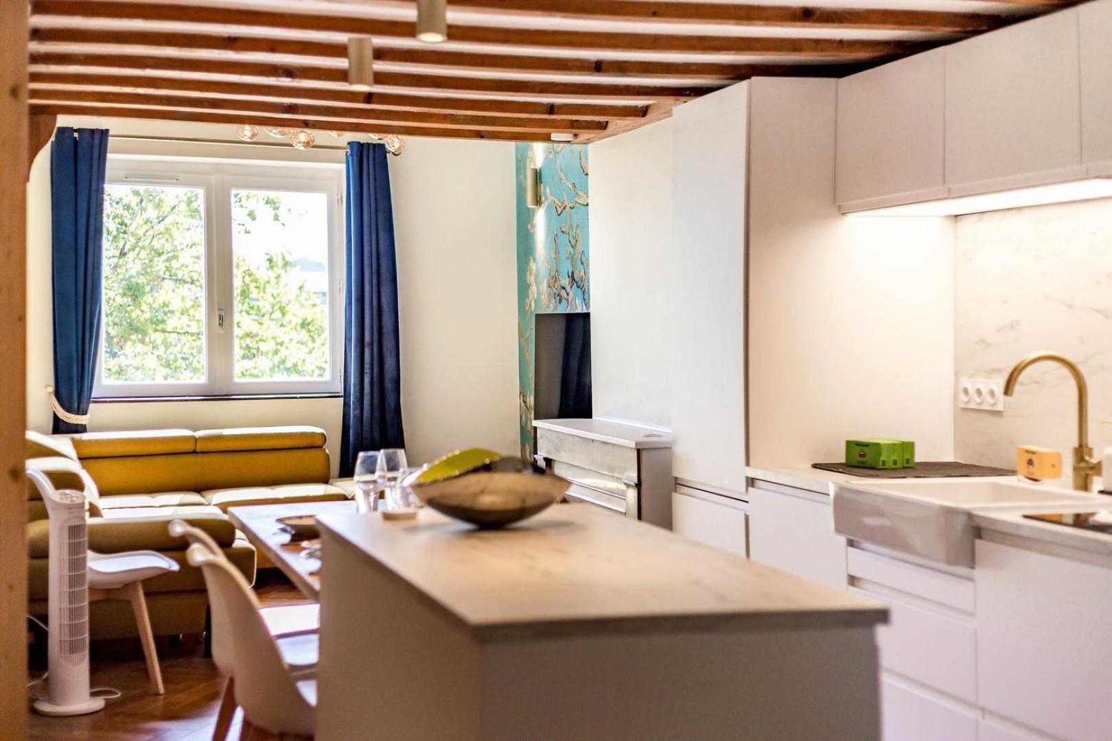 High-end Overlooking The Quays Ail Appartement Lyon