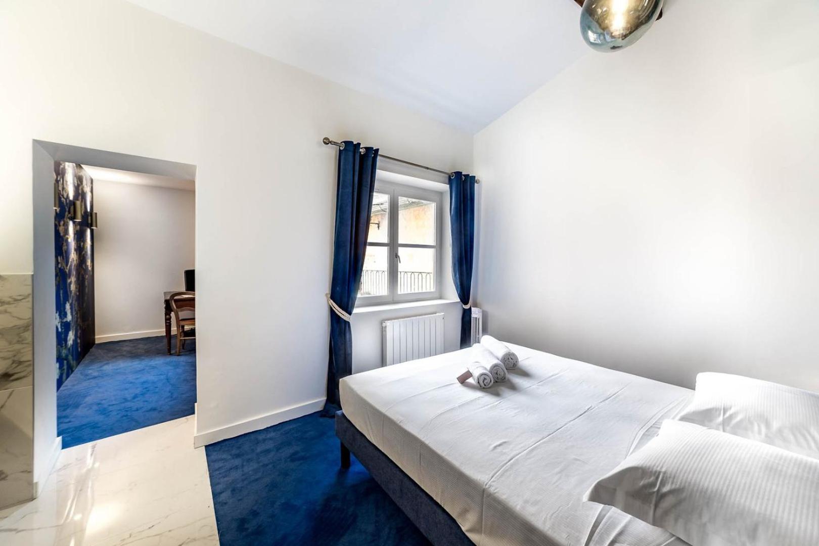 High-end Overlooking The Quays Ail *