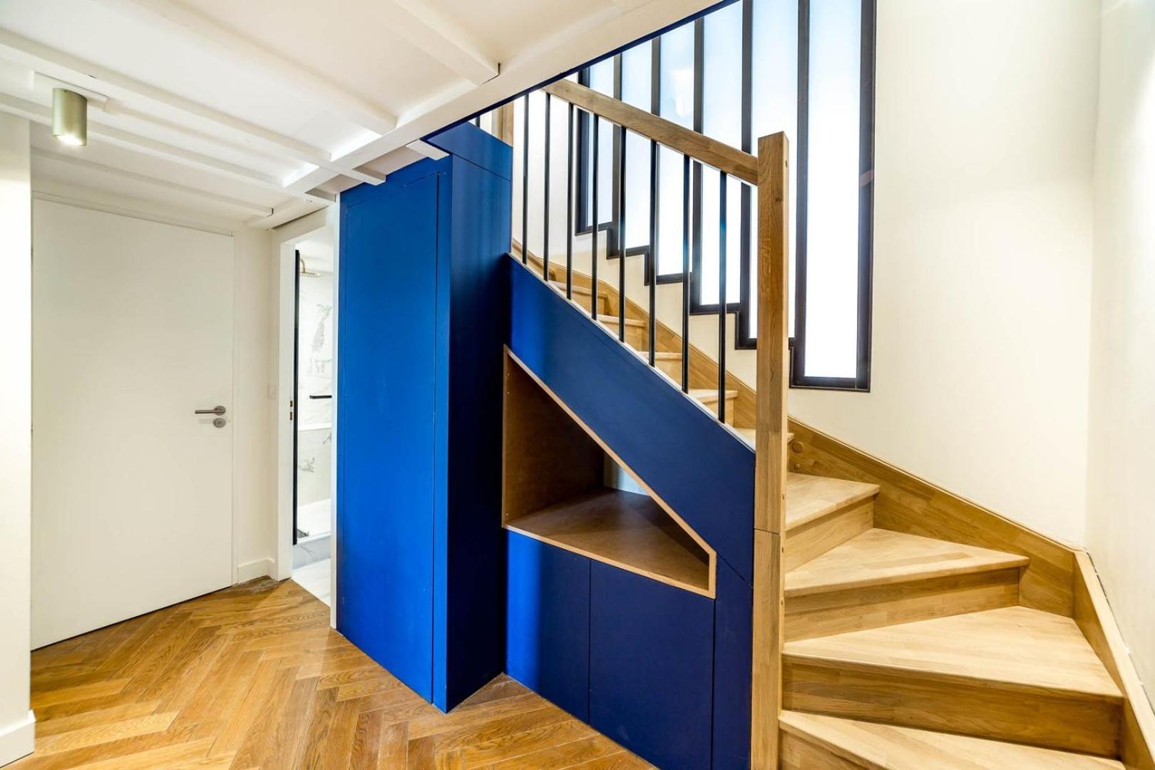 High-end Overlooking The Quays Ail *