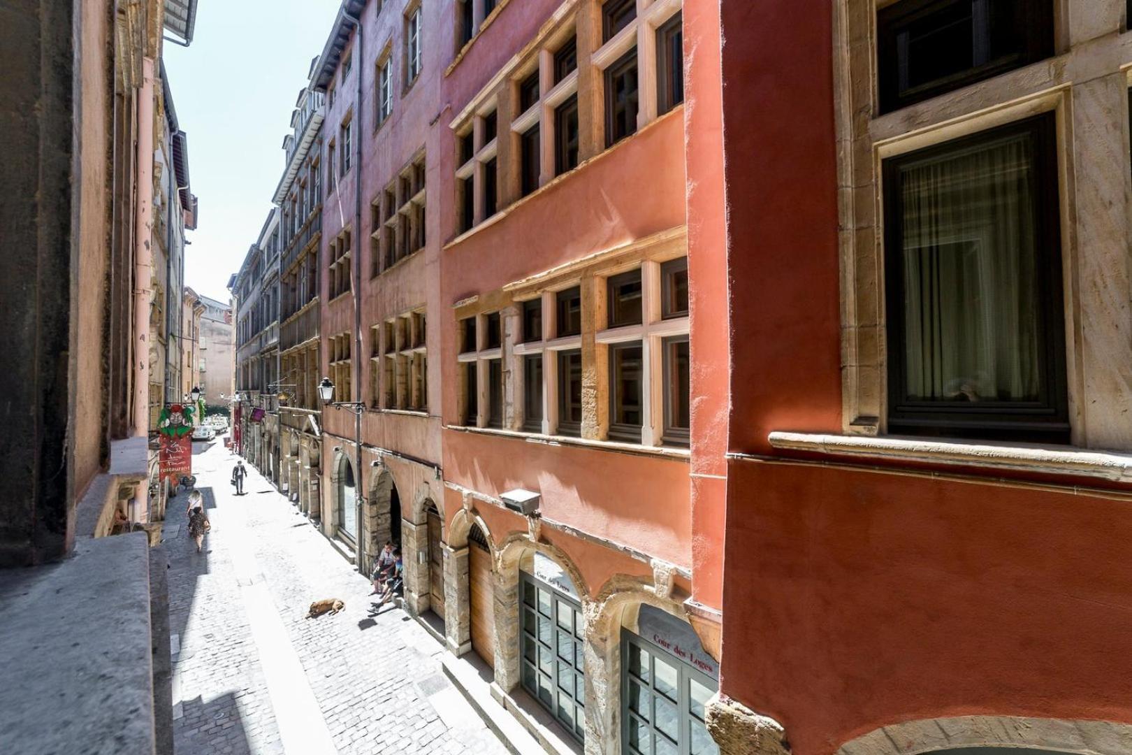 Spacious And Cozy In Vieux Ail Lyon
