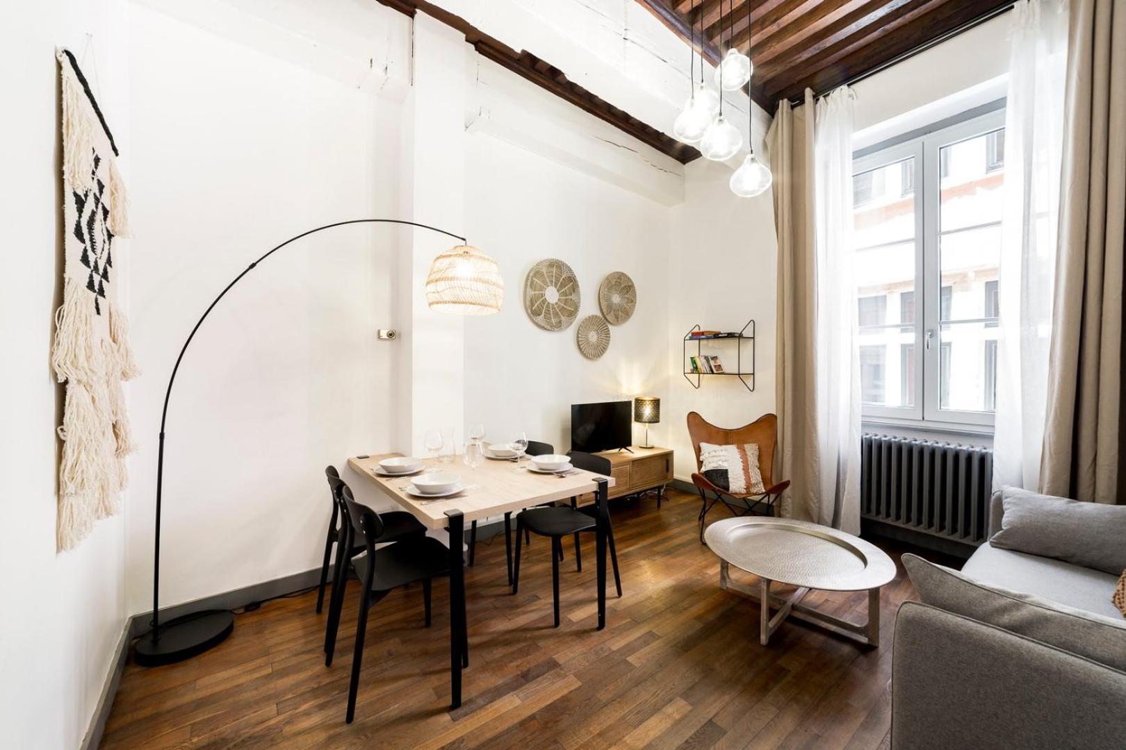 Spacious And Cozy In Vieux Ail Lyon