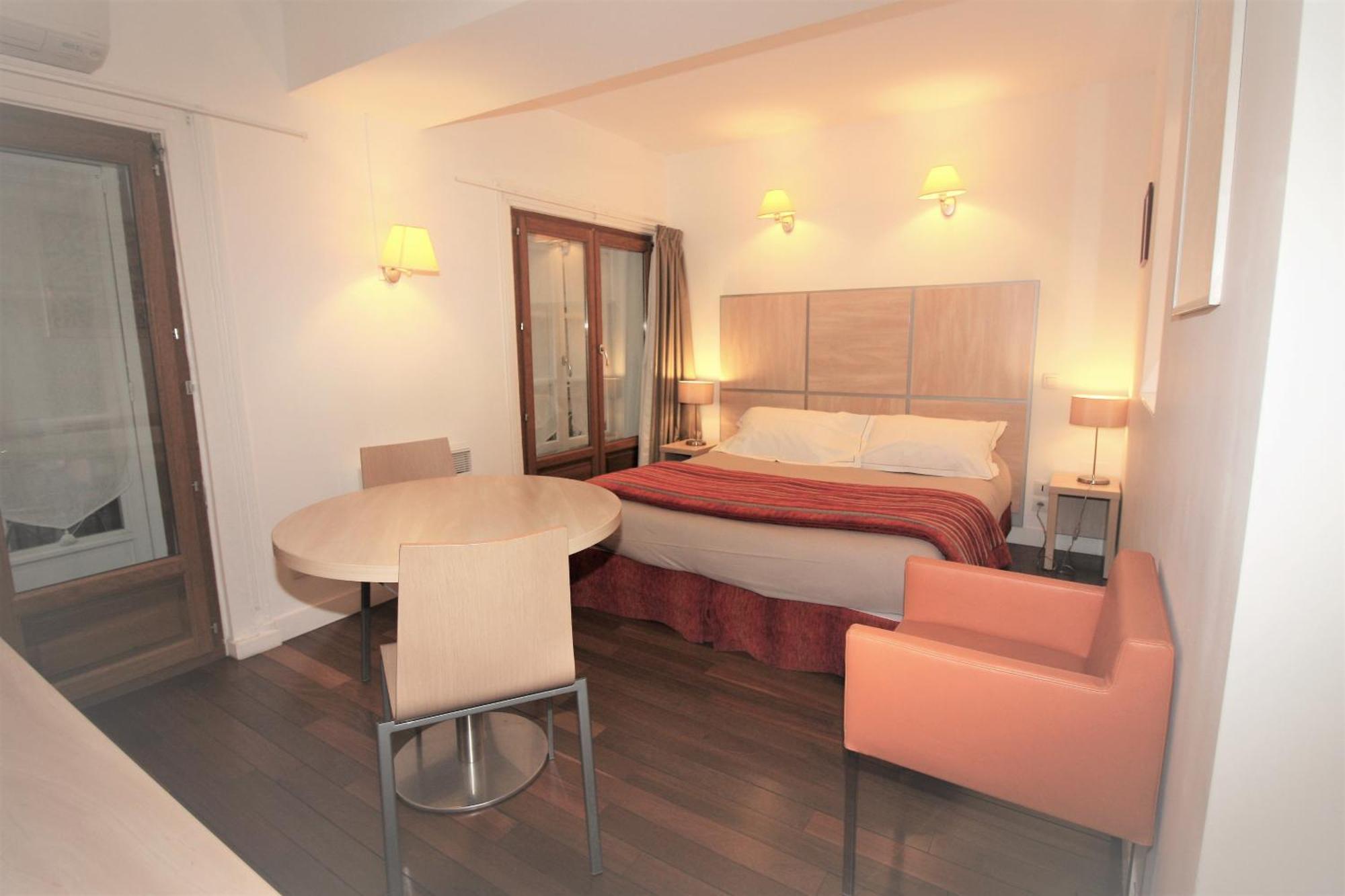 Hotel Western Saint-antoine 3*