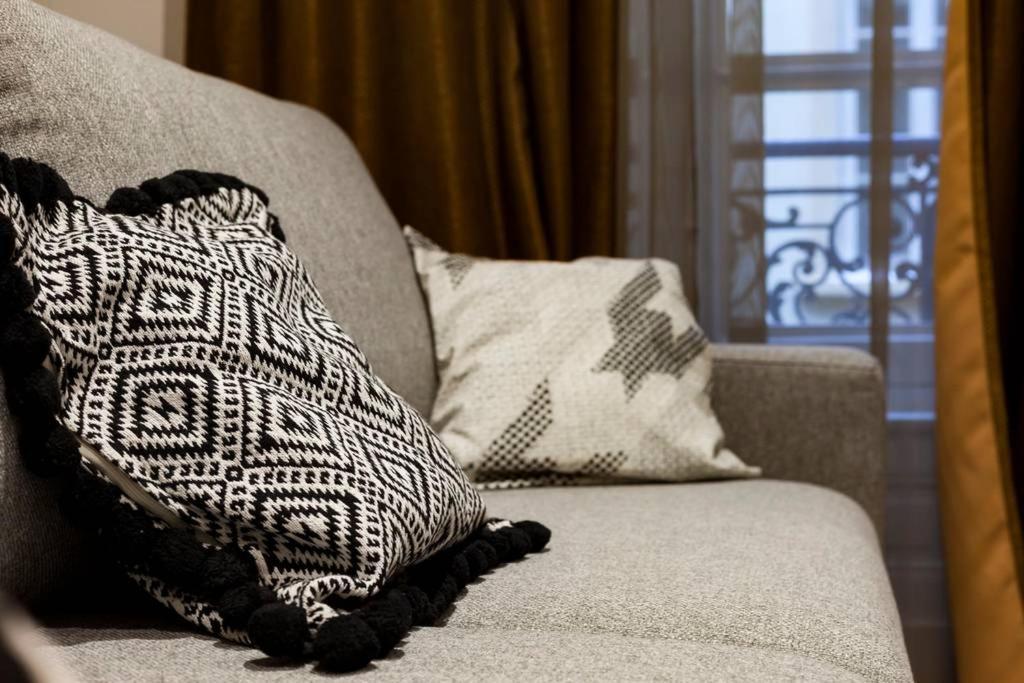 Charme Traditionnel Et Design Moderne En Plein Centre De Lyon