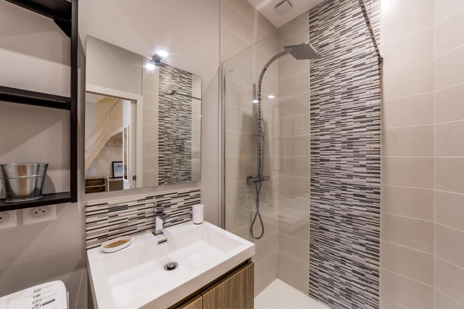 Cosy Entierement Renove Idealement Place Ail * Lyon