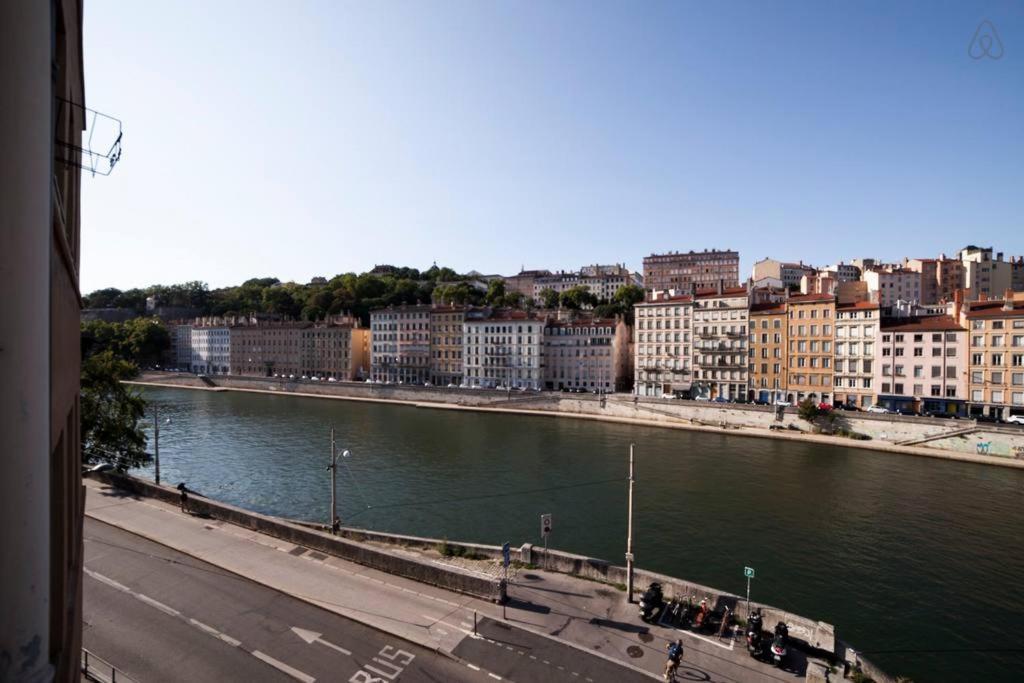 Vieux Avec Vue Sur La Saone Ail *