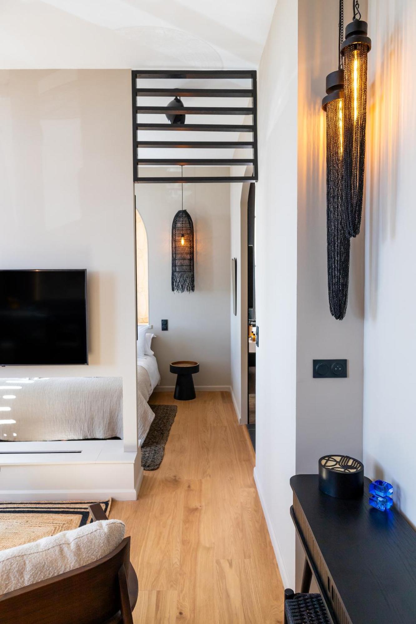 Host Neat - & Cinema Apartment