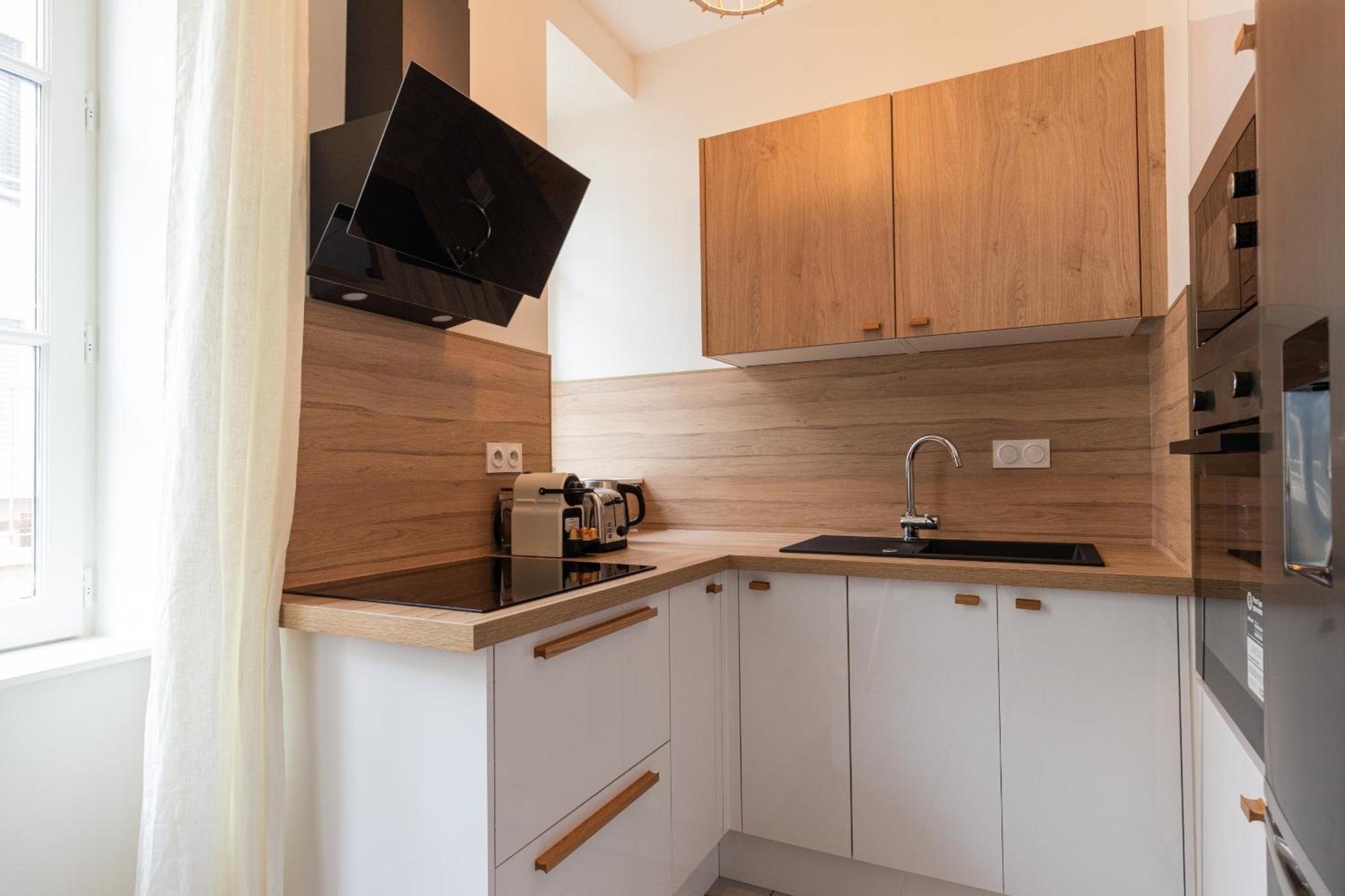 Dify Berthelot - Jean Mace Apartment
