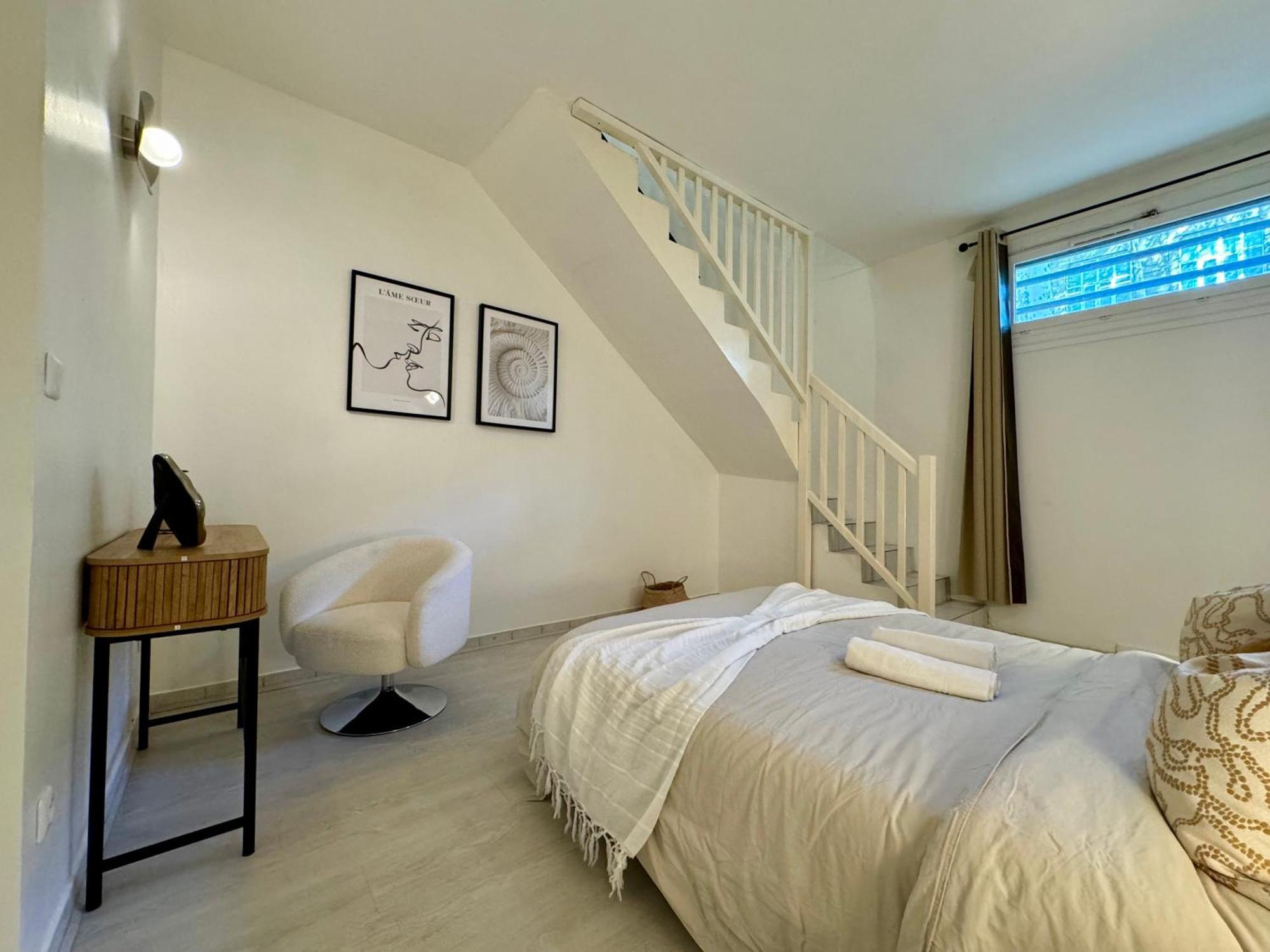 Azure Apartment Lyon