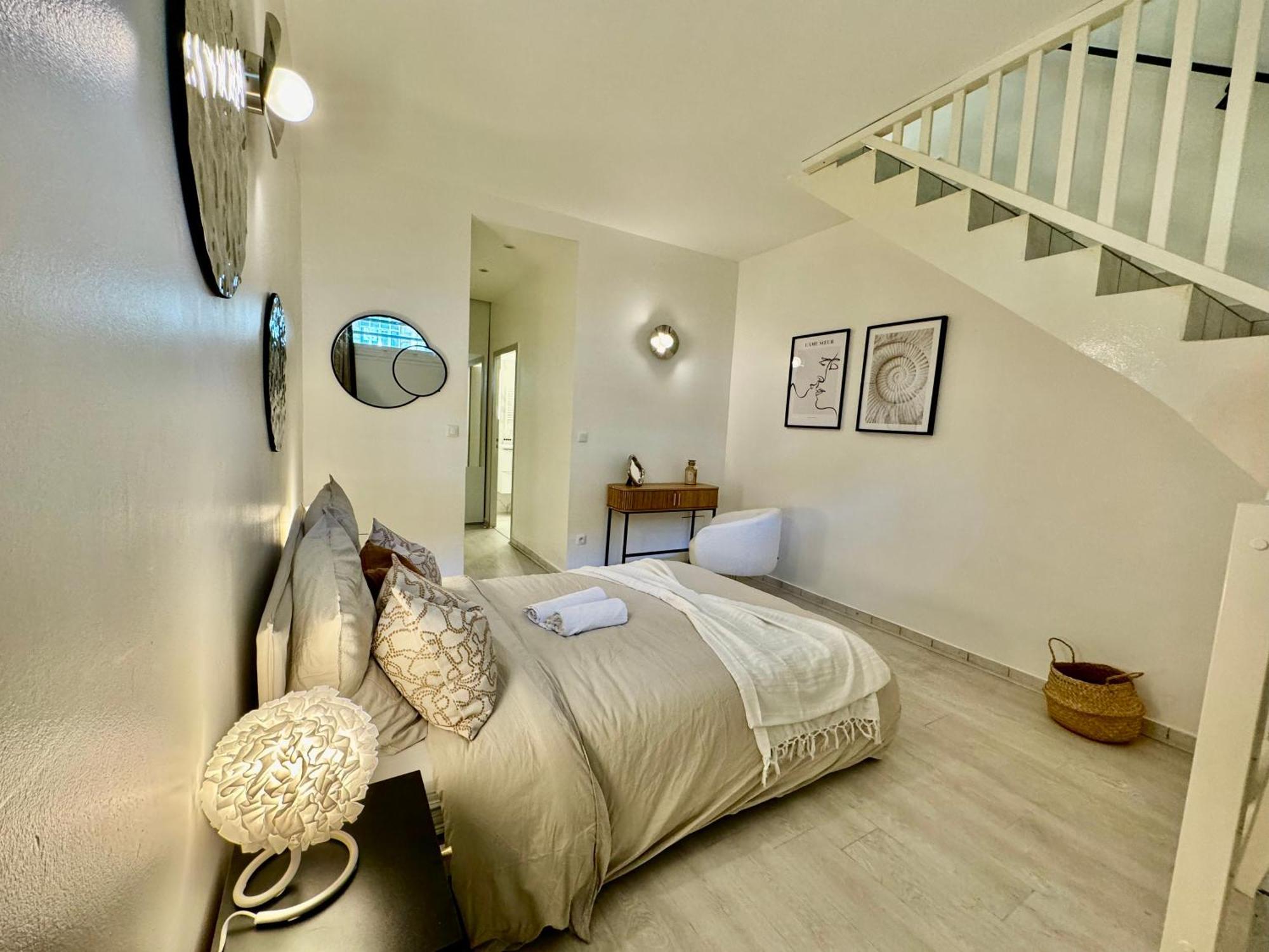 Azure Apartment Lyon