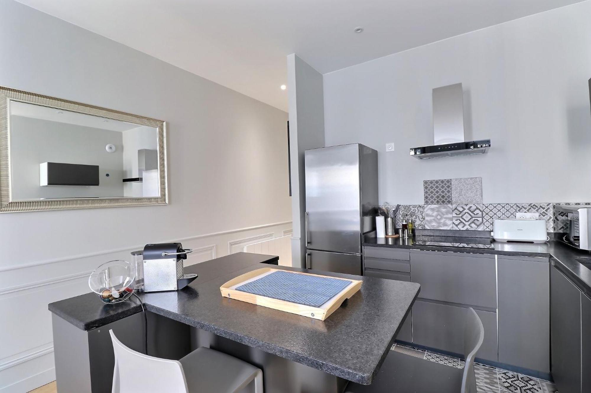 Apartamento De Standing Pour 6 Refait A Neuf Lyon