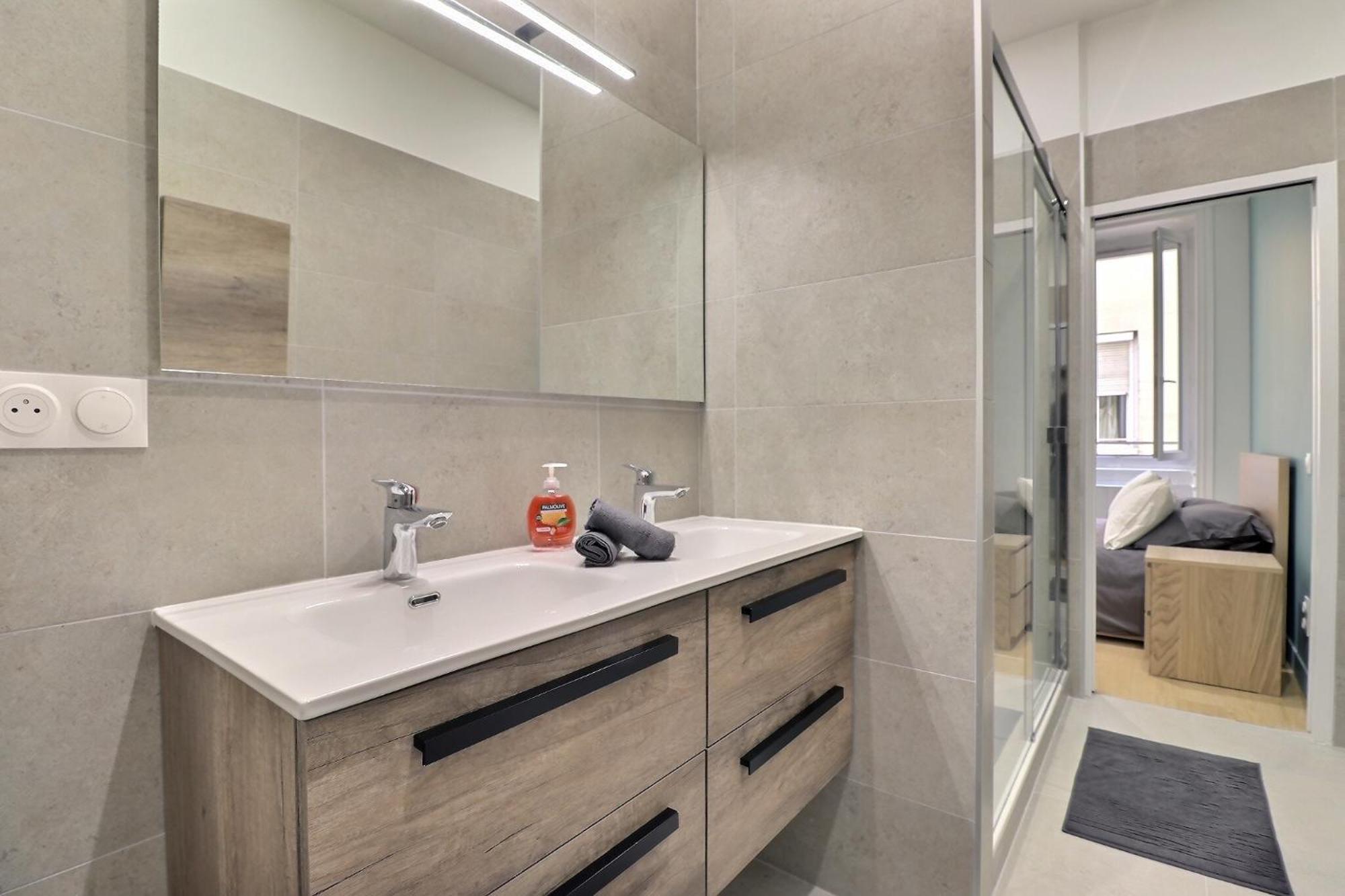 De Standing Pour 6 Refait A Neuf Apartamento Lyon